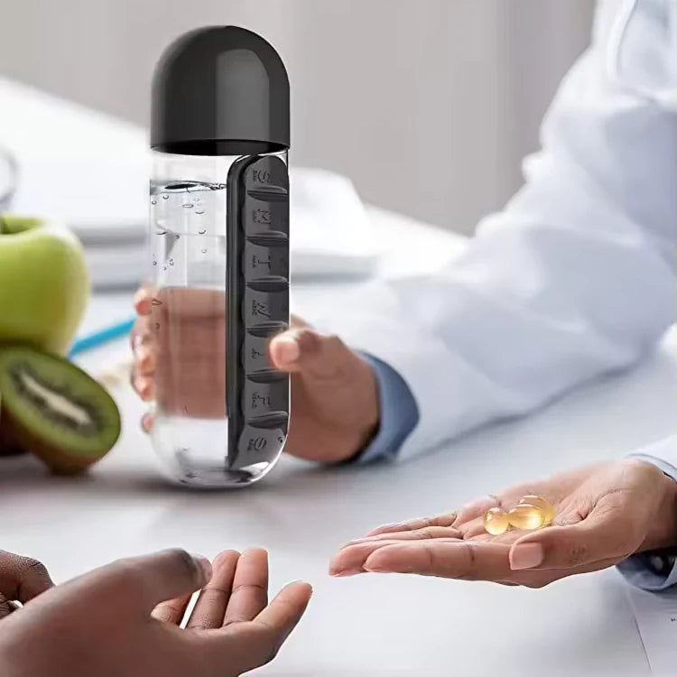Organizer for pills and vitamins with a 600 ml water bottle