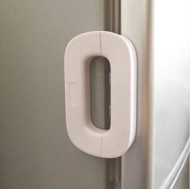 قفل الثلاجة، قفل ثلاجة منزلي متطور مزود بزرين، قفل باب الفريزر الآمن للأطفال الصغار مع لاصق قوي، أقفال ثلاجة للأطفال لا تحتاج إلى أدوات أو حفر... (أبيض)