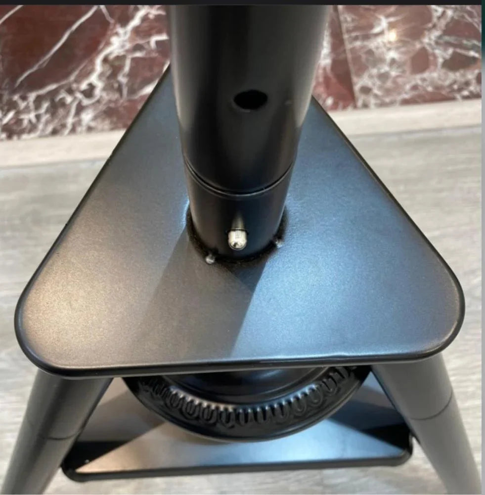 حامل مبخرة لتبخير الملابس (تصميم علاقة)