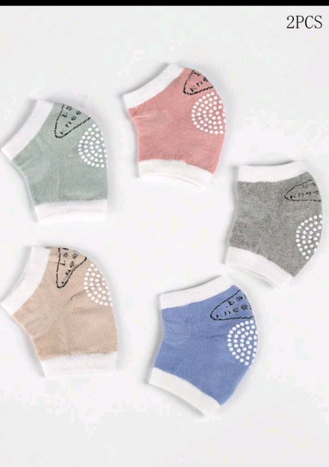 Two pieces of knee and elbow pads for crawling babies, padded anti-slip protection for toddlers' knees